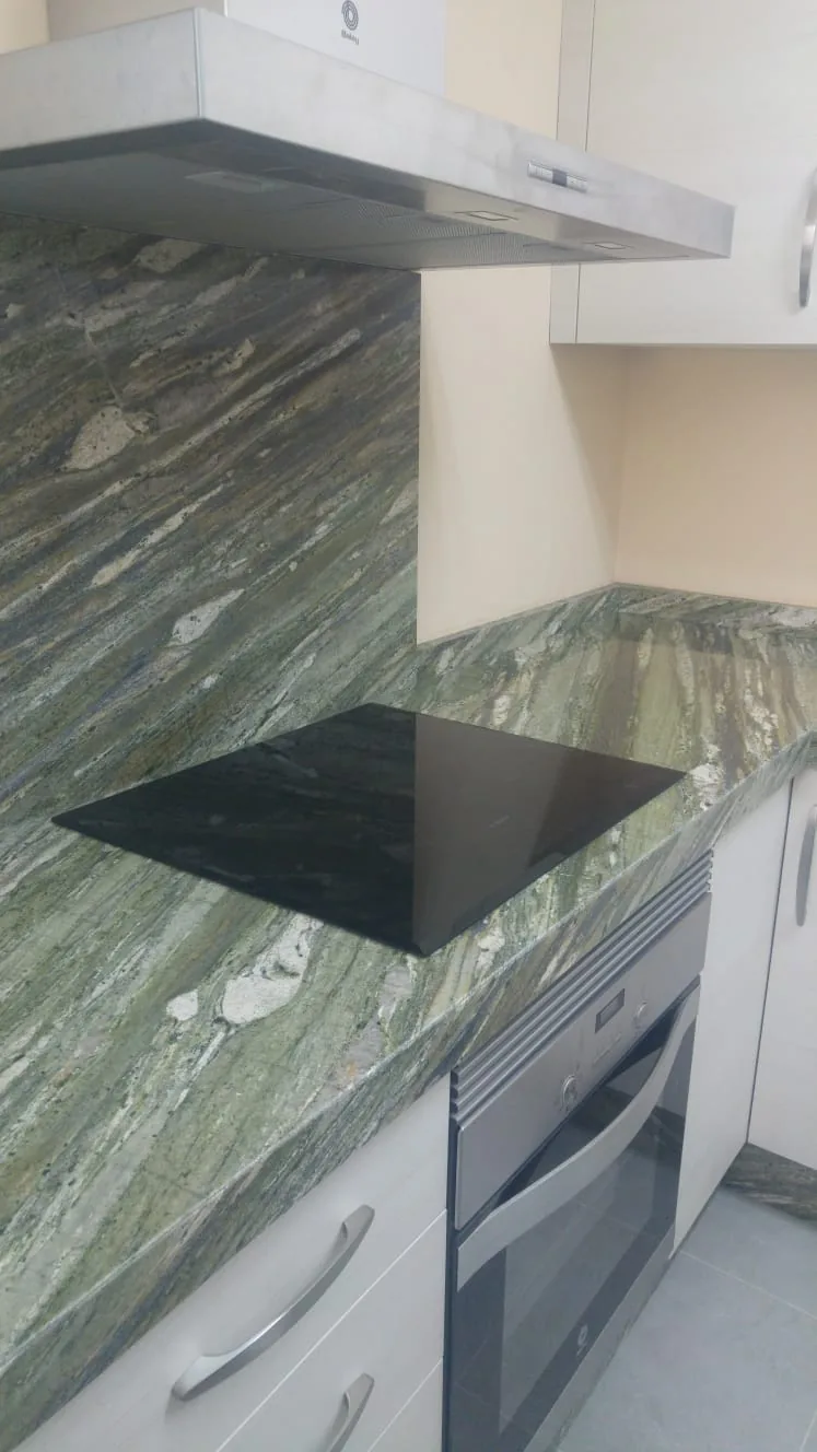 Detalle de vetas y acabado realizada por Mármoles Torres